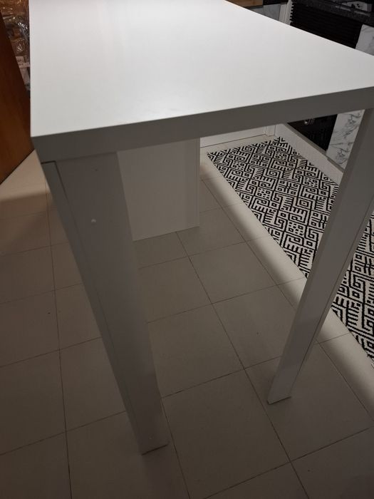 Mesa de bar branca