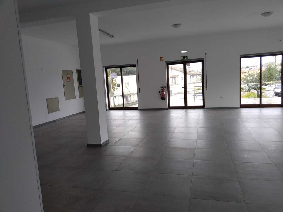 Arrenda-se Loja em São João de Ver