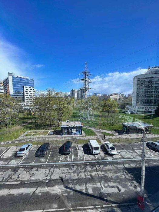 Здам офіс у сучасному БЦ в 1 хвилині від метро Ботанічний сад