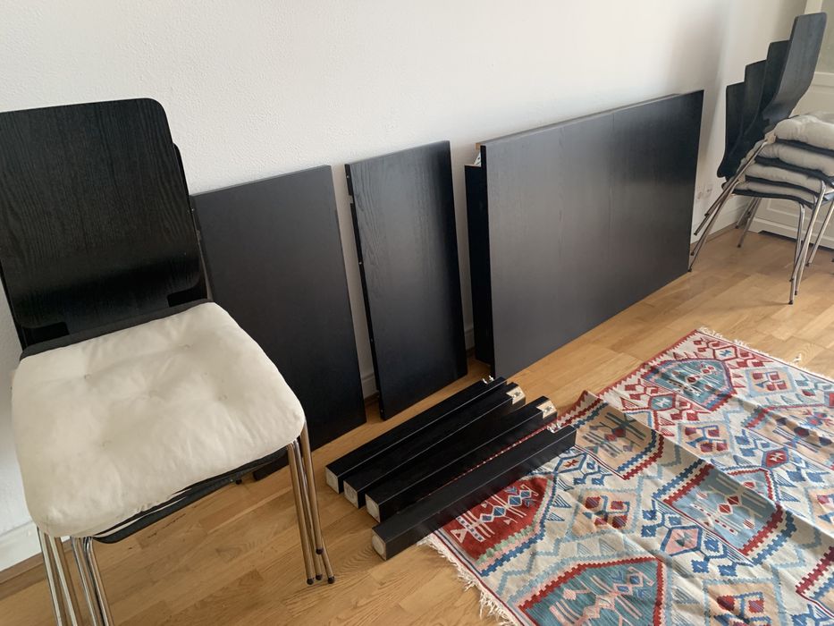 Conjunto de sala de jantar: mesa, 9 cadeiras e espelho