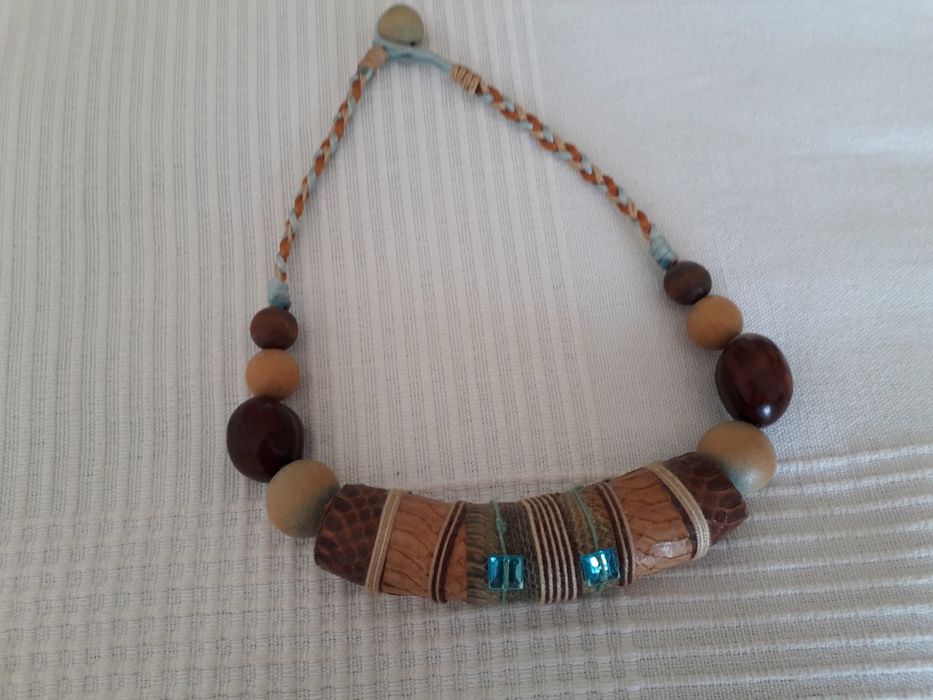 Vários colares em óptimo estado