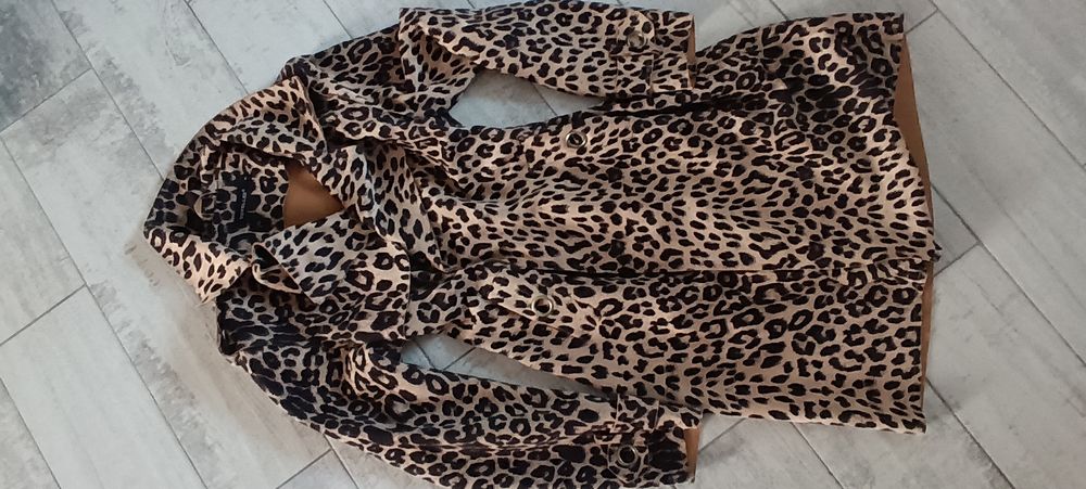 Płaszczyk damski za kolano