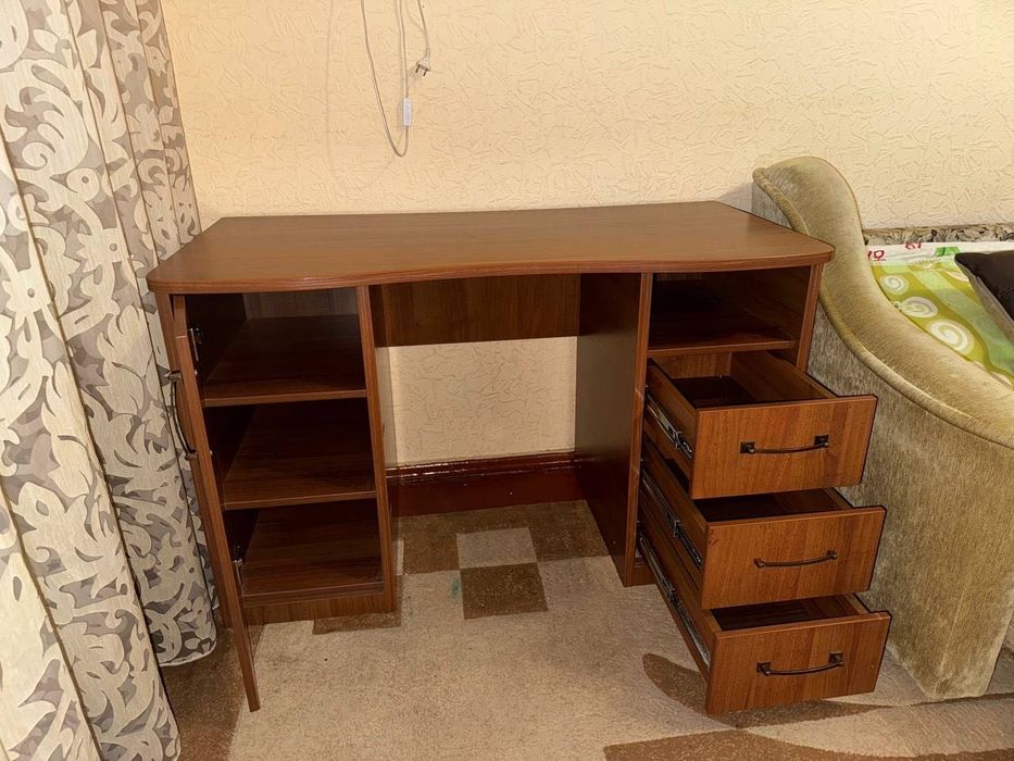 Письменний стіл б/у