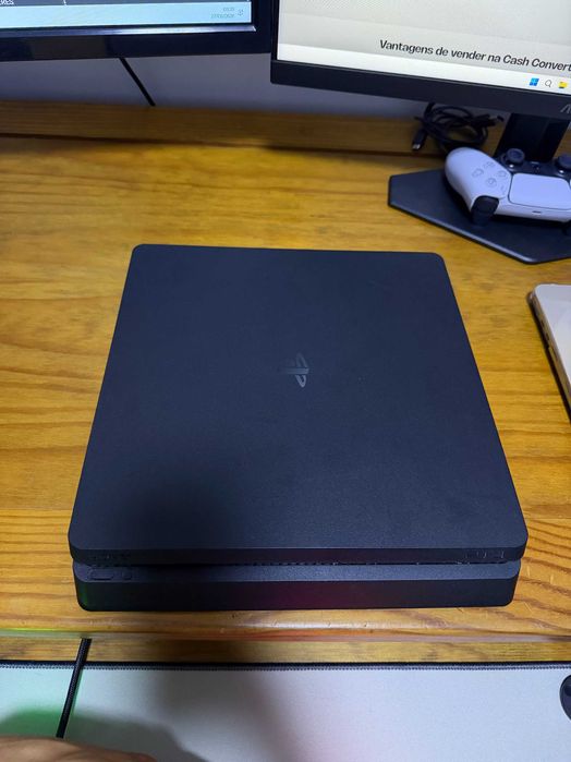 PS4 Slim 500GB com 1 comando + GTA V