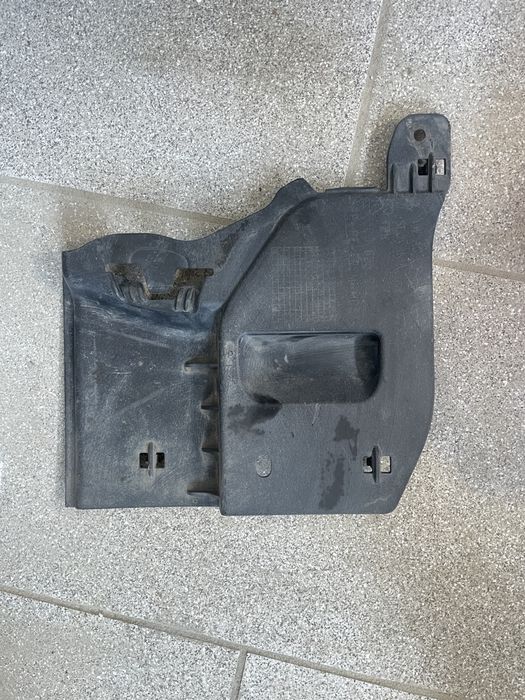 Облицювання деталь днища кузова vw golf 5Q0825272A