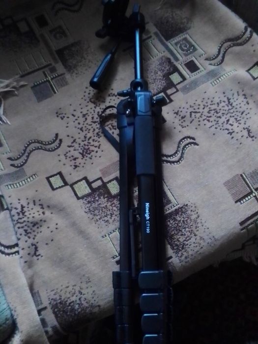 Продам универсальный штатив.