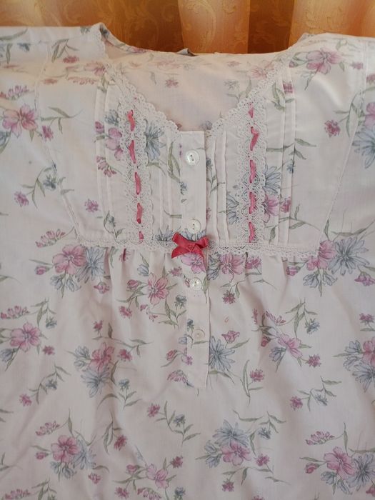 Obniżka!Koszulka nocna w drobne kwiatki.