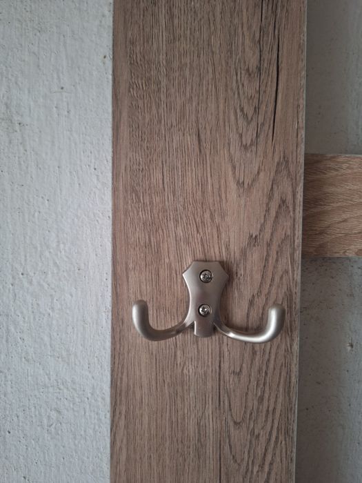 Вішалка в прихожу