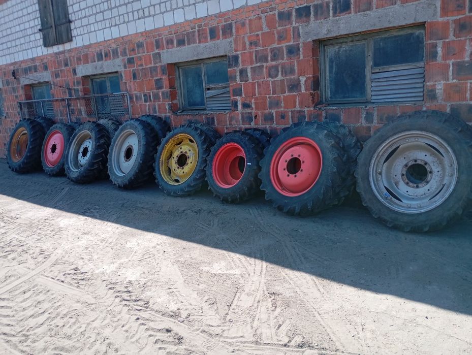 Koła 230 270 wąskie 300 /95 320 /90 340 50 380 Fendt /85 Valtra r 28 32 36 John Deere x 38 42 Deutz Fahr 44 46 48 Same Zetor 52 ursus Massey Ferguson