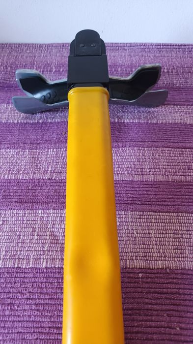 Tranca de um segurança para viaturas