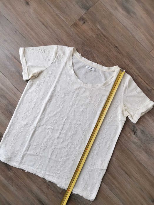 T-shirt z przetarciami