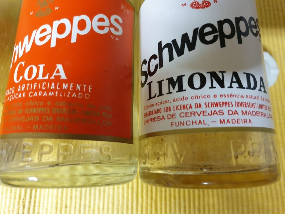 Garrafas antigas da Schweppes
