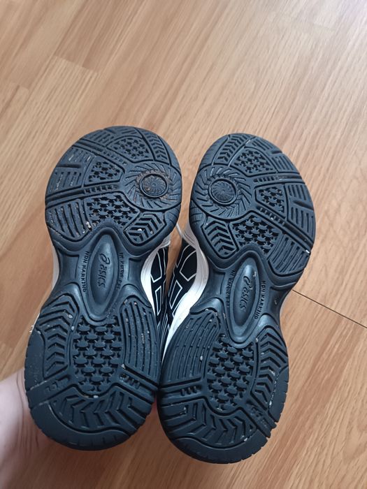 Продаю огирінальні дитячі кросівки Asics gel game розмір 34,5