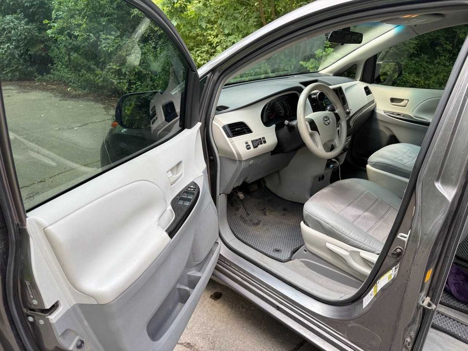 Toyota Sienna 2010 VIN 5TDKA3DC0BS003993 фото оголошення 9 з 16
