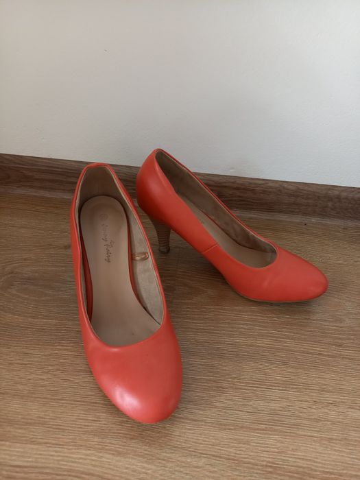 R. 40 czerwone damskie buty na obcasie
Stan widoczny n