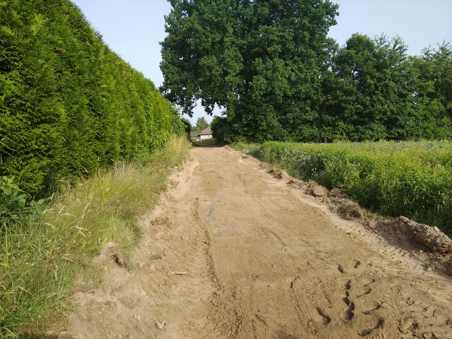 Budowa dróg dojazdowych, utwardzanie terenu placów, droga dojazdowa