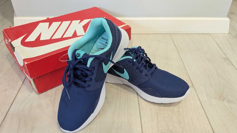 Продаю нові жіночі кросівки Nike Kaishi