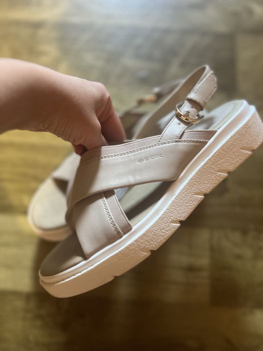 Жіночі босоніжки Geox