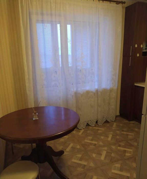 Оренда 1-кімнатної в новобудові на Браїлках. Світло є.