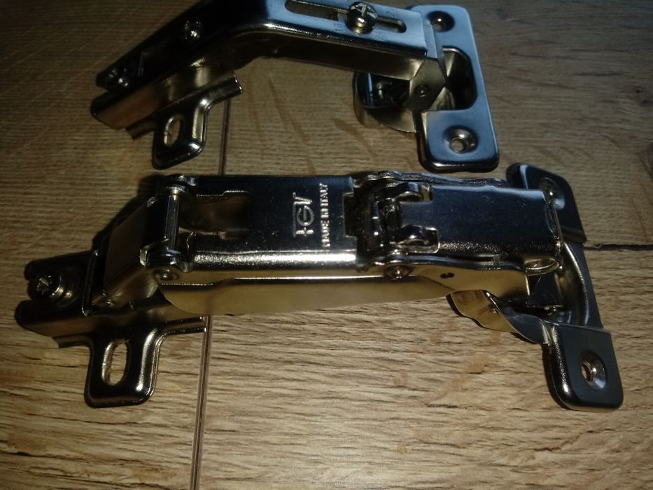 Zawiasy meblowe zestaw