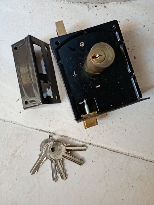 Fechadura Pequena de Porta