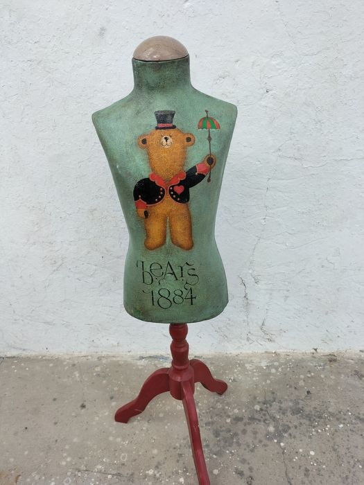 Dois manequins de criança ingleses