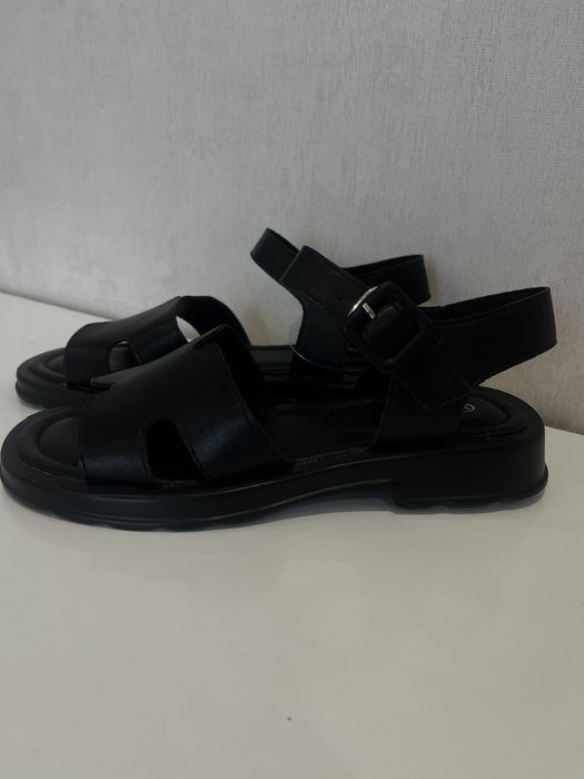 Босоніжки жіночі шкіряні