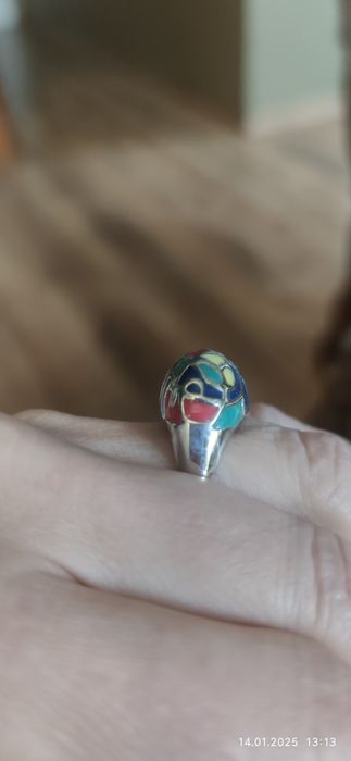 Duży kolorowy pierścień