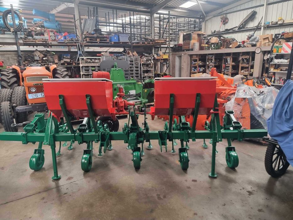 Sachador com adubador de milho / outras culturas - Usado