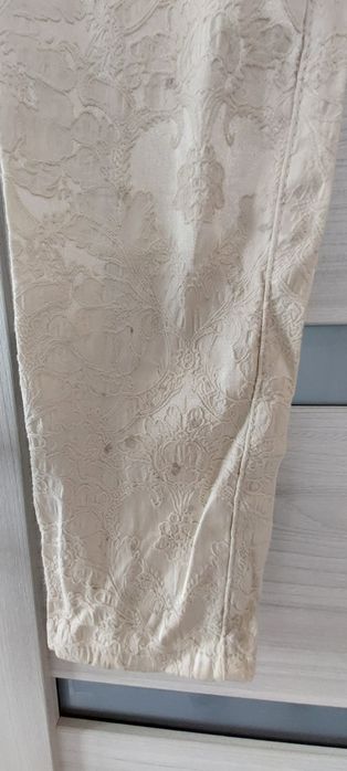 Spodnie z materiału M L biodrowki rurki kremowe resalsa