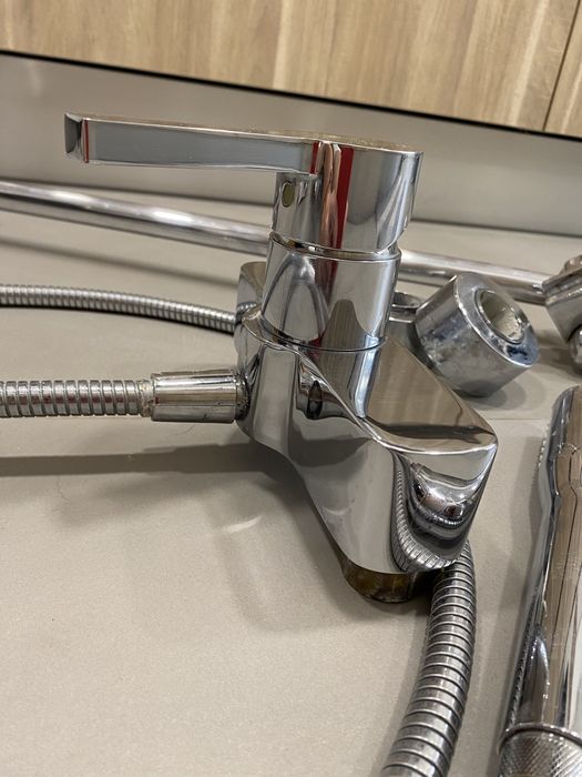 Misturadora de duche com coluna e chuveiro marca Growe