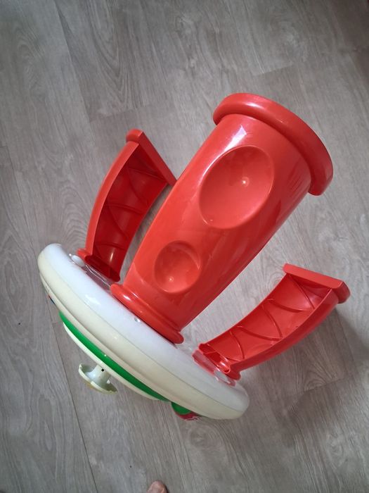 Mesa de atividades da Chicco479364194061537284