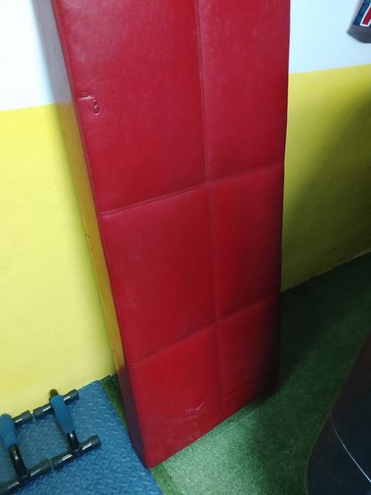 Banco almofada vermelho