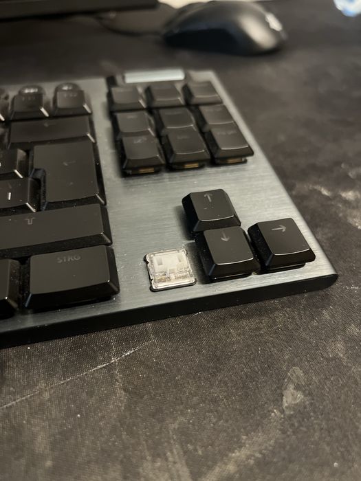 Logitech G915 TKL Lightspeed Wireless RGB GL Clicky – bardzo dobry stan