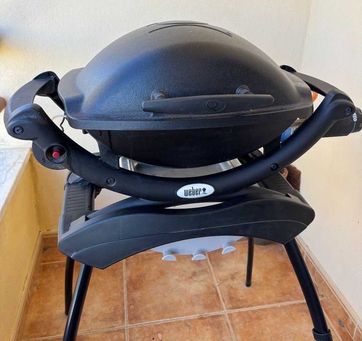 Grelhador a gás Weber Q1000 with stand