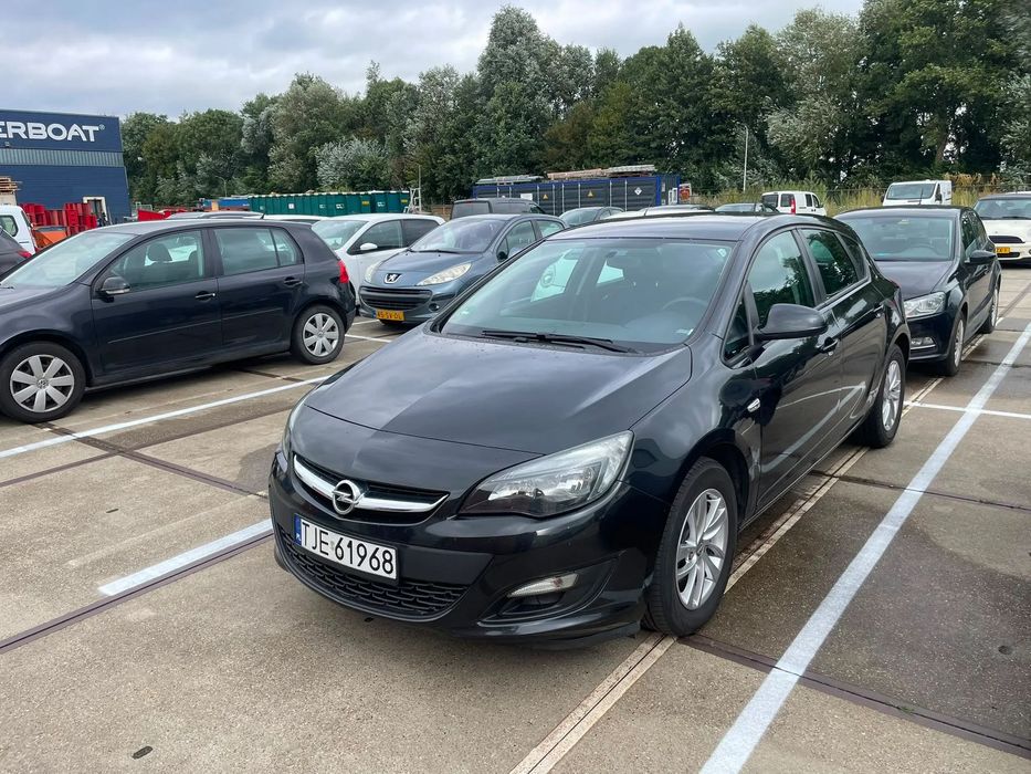 Opel Astra Opel Astra J Tanie ekonomiczne auto na codzień