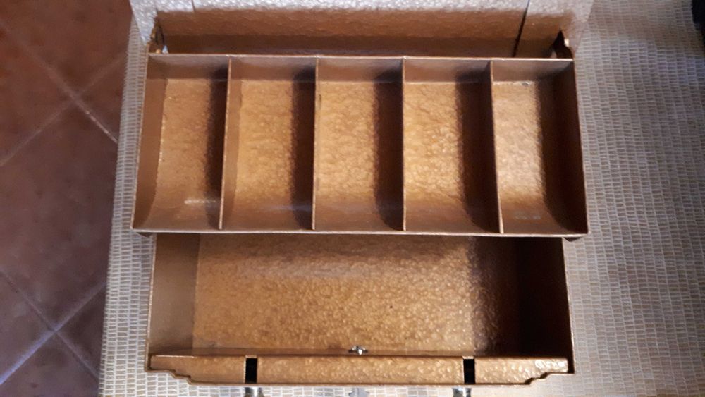 Cofre com segredo e chave