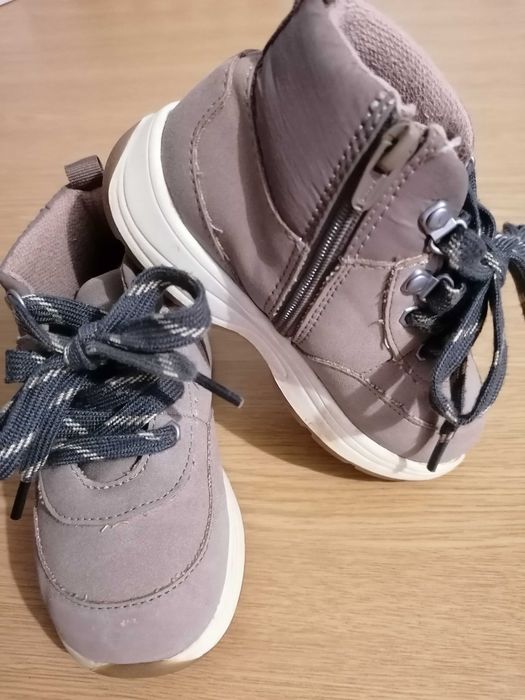 Botas criança usadas em bom estado