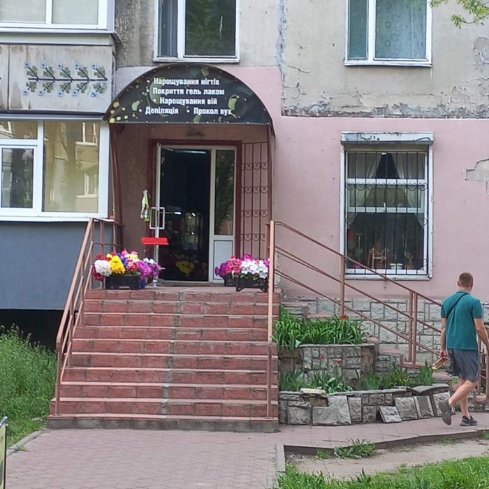 Продаж магазину, вул Західнодонбаська, фасад