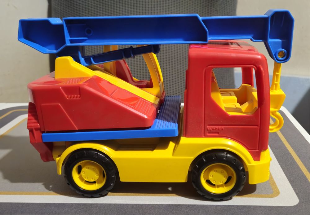 Автомобиль-кран дитячий іграшка дитячя