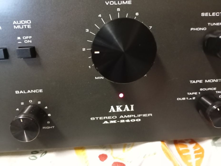 AKAI AM 2400 Black Amplificador