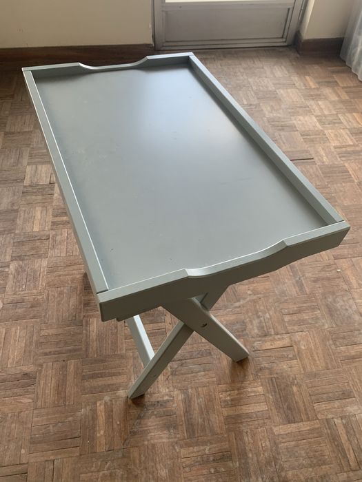 Mesa de apoio com tampo tabuleiro ikea