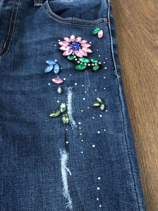 Jeansy skinny z ozdobną aplikacją