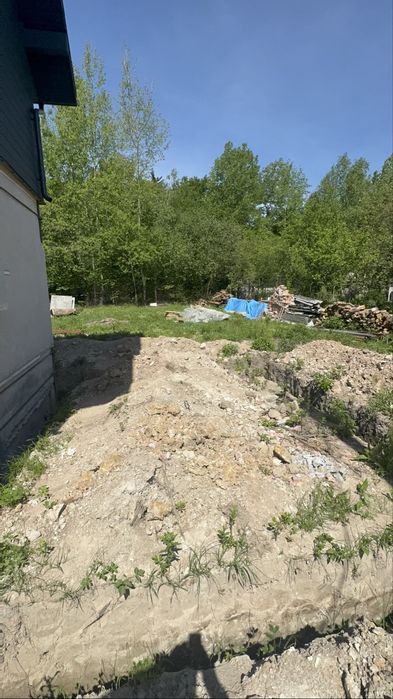 Продаж будинку з земельною ділянкою біля автобазару