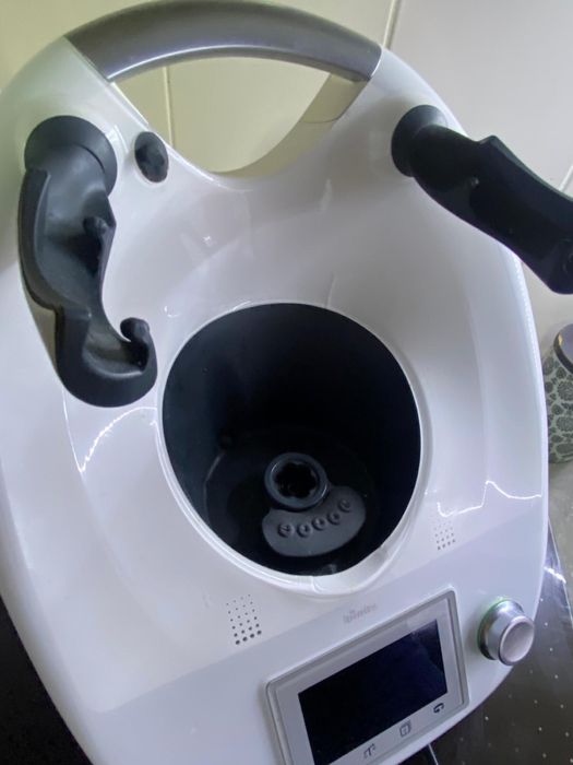 Bimby tm5 como nova, com todos os utensílios incluídos