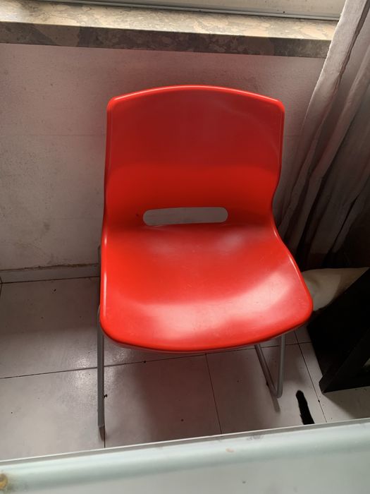 Mesa de vidro com cadeiras