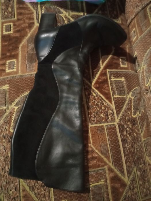 Продам осінні чоботи