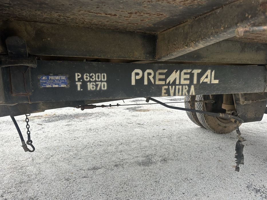 Rebouque 6300kg com travao hidraulico e taipais altos