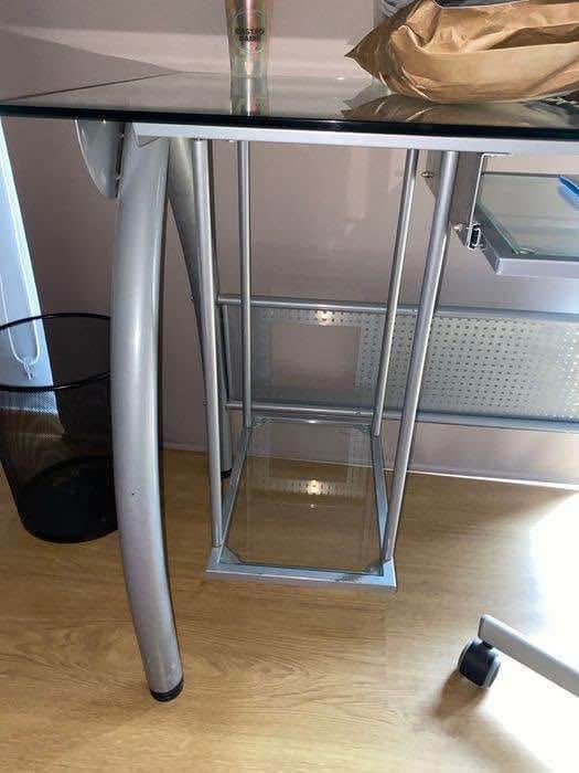 Secretária com Tampo em Vidro