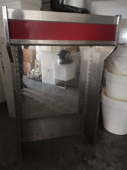 Estante em inox de bar ou restaurante